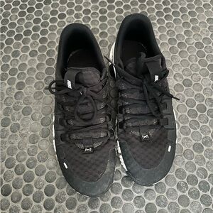 Nike Metcon Free Women’s  Black and White Sneakers